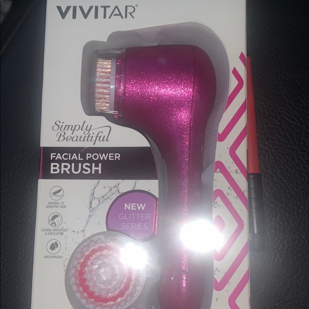 Power brush facial cleaner